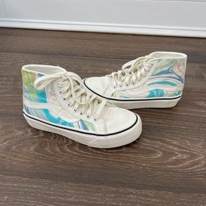 Excellent Condition Women’s Vans. Lilly Pulitzer like colors.